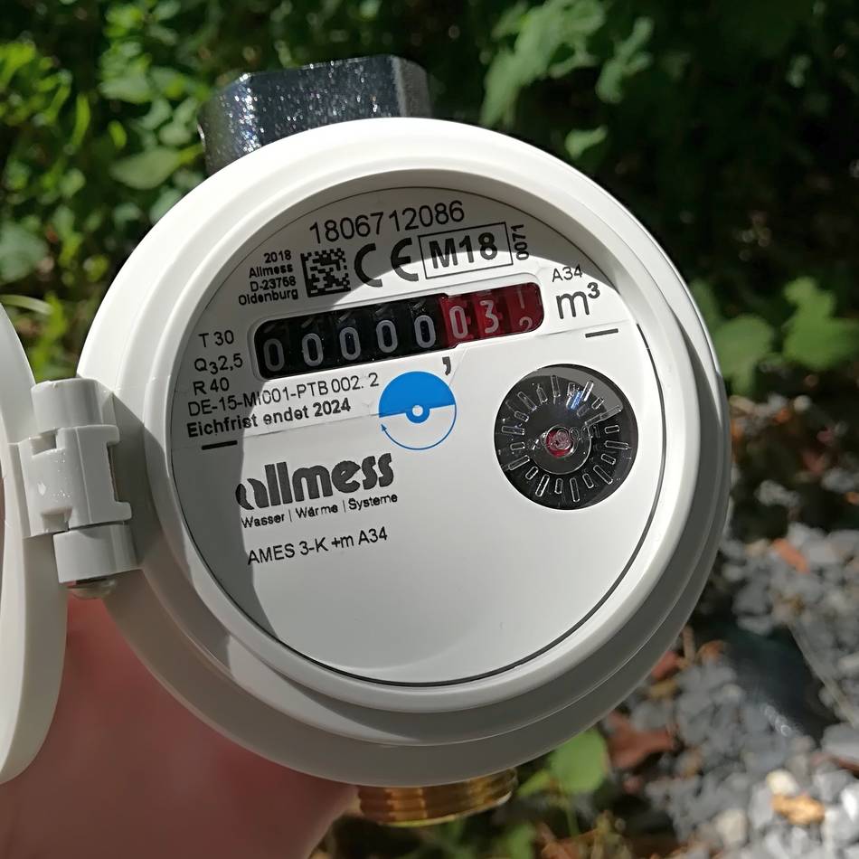 Information der Stadt Rheinberg: Mit der Extra-Uhr fürs Gartenwasser lässt sich Geld sparen