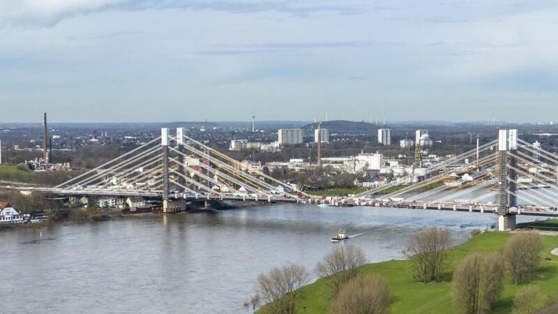 Autobahn bei Duisburg: Anschlussstelle an der A40-Rheinbrücke wird monatelang gesperrt