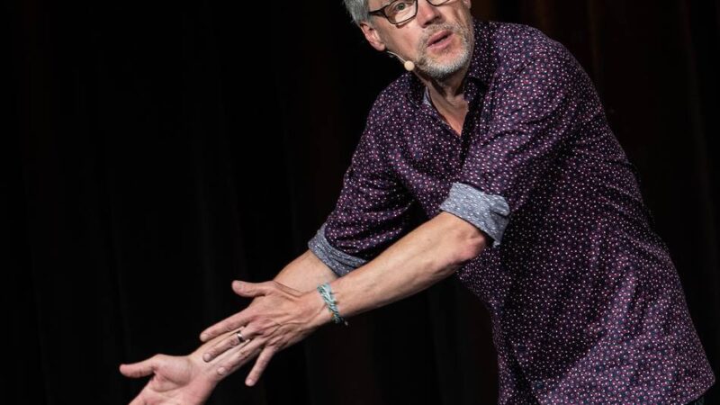 Christoph Sieber mit neuem Programm in Kaarst: „Die Wehrpflicht ist frei – außer du willst nicht, dann musst Du“