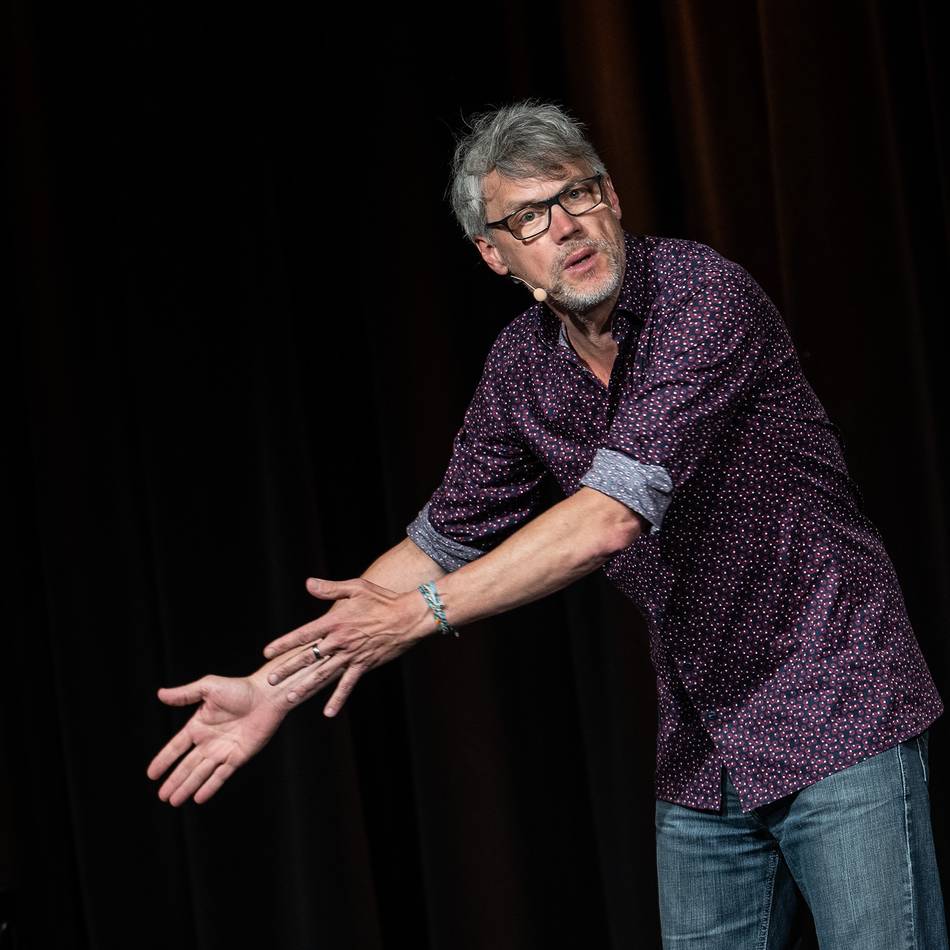 Christoph Sieber mit neuem Programm in Kaarst: „Die Wehrpflicht ist frei – außer du willst nicht, dann musst Du“