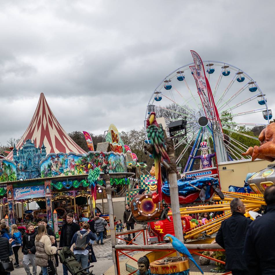 Osterkirmes 2026 in Düsseldorf: „Das ist für uns Tradition“ – Düsseldorfer feiern Start der Osterkirmes