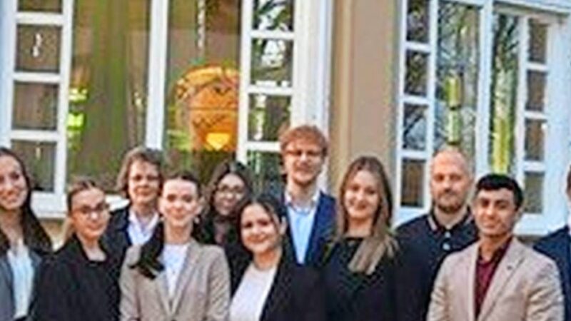 Ein weiterer Erfolg der Sparkasse ist die gute Resonanz, den ihre Nachhaltigkeitsmesse erzielen konnte: Junge Banker beenden ihre Ausbildung