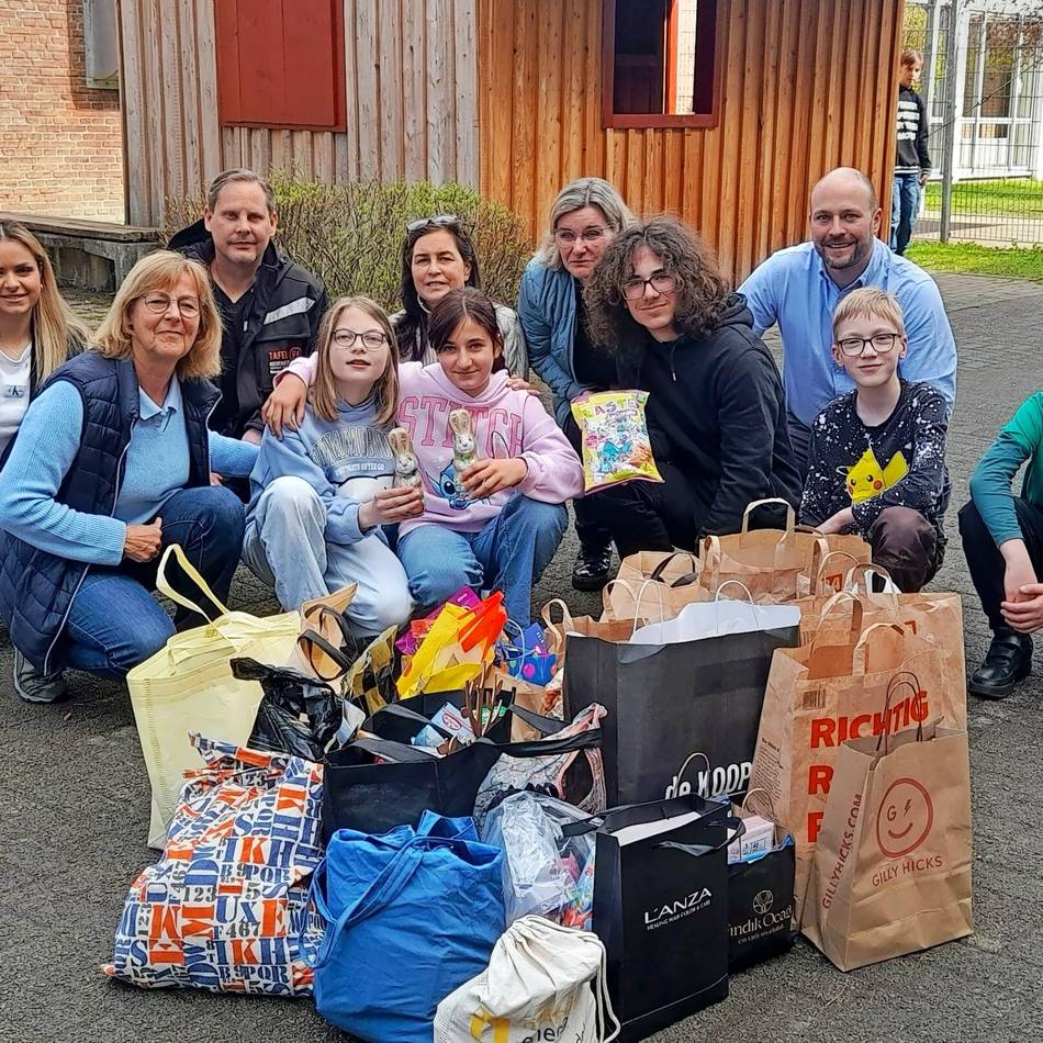 Die Schule am Berg hat für die Tafel in Wülfrath gesammelt: Auch zu Ostern an Menschen denken,
denen es nicht so gut geht
