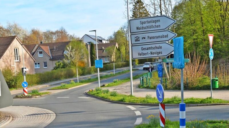 Markierungsarbeiten werden am frühen Samstagmorgen durchgeführt: Sperrungen am Kreisel Elberfelder Straße/Wiesenweg
