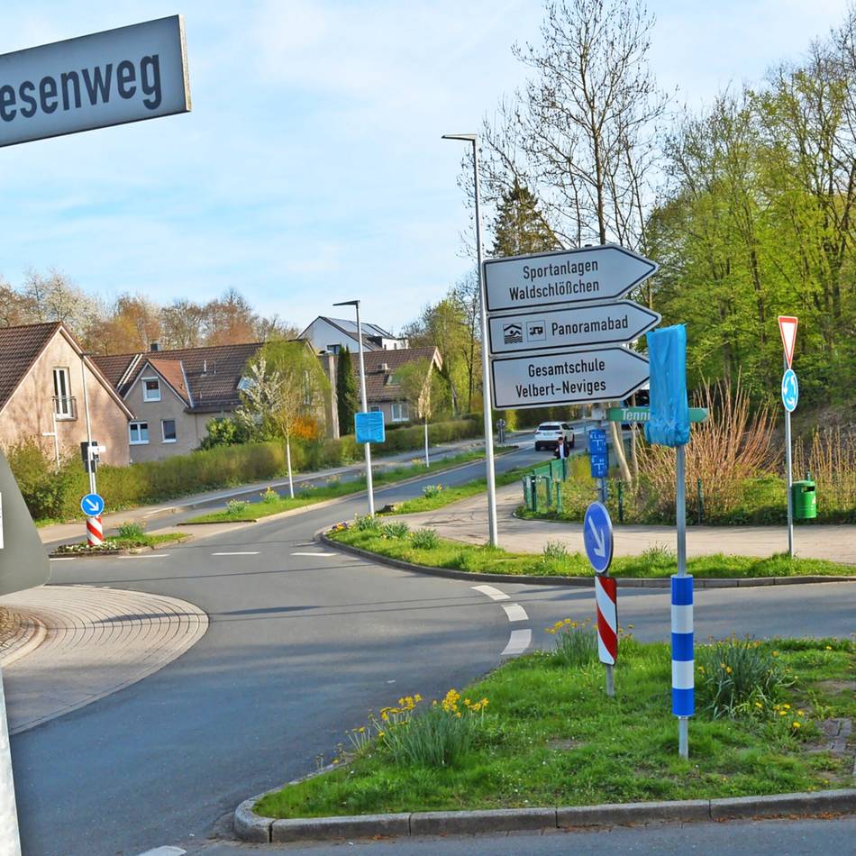 Markierungsarbeiten werden am frühen Samstagmorgen durchgeführt: Sperrungen am Kreisel Elberfelder Straße/Wiesenweg