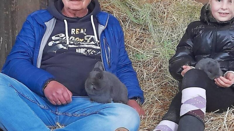 Wo in Wülfrath die Kollegen des Osterhasen geboren werden: Familie Werner liebt und züchtet „Blaue Zwerge“