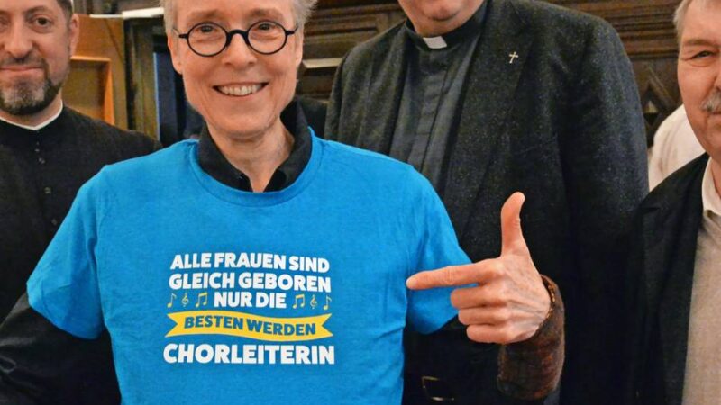 Kirchenmusikerin geht nach 34-jähriger Tätigkeit in der Gemeinde Maria, Königin des Friedens, in den Ruhestand: Ursula Klose mit viel Applaus verabschiedet