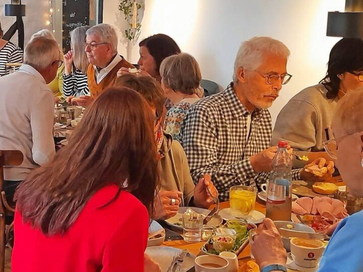 Spannende Leseempfehlungen in Düssels guter Stube: Zum Frühstück wurde Literatur kredenzt