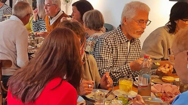 Spannende Leseempfehlungen in Düssels guter Stube: Zum Frühstück wurde Literatur kredenzt