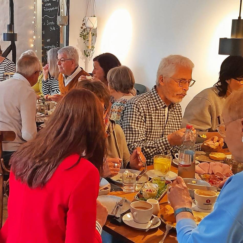 Spannende Leseempfehlungen in Düssels guter Stube: Zum Frühstück wurde Literatur kredenzt