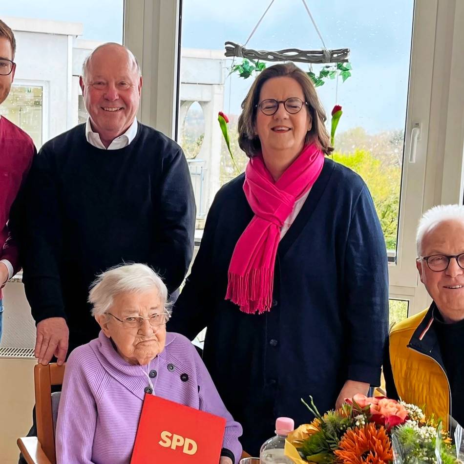 SPD würdigte drei Mitglieder: 50 Jahre gehören sie zur Partei: Per Karte gratulierten auch 
Bärbel Baas und Lars Klingbeil