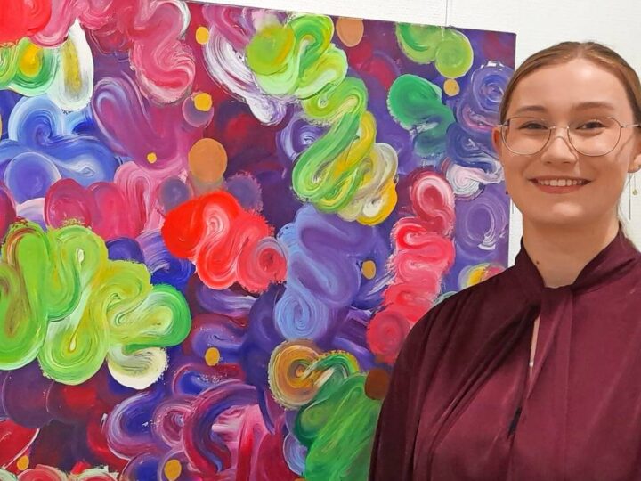 Sehenswerte Ausstellung mit Arbeiten von Laura Niederelz im Zeittunnel: „Ich male, wenn mich etwas beschäftigt“