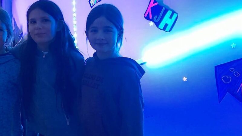 Viele Besucher kamen zur Eröffnung im Kinder- und Jugendhaus: Ein Museum für Moderne Kunst geschaffen