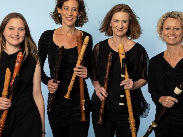 Klassikkonzert in der Stadthalle Rheinberg: Vier Musikerinnen und eine Armee von Blockflöten