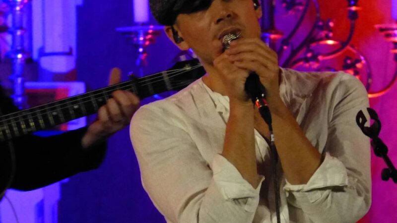 Ausverkauftes Konzert: Ein Heimspiel für „Slow Show“ in der Kirche von Haldern