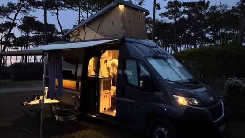 Ferienlektüre der Autorin Tina Herz: Campingchaos und Windelalarm