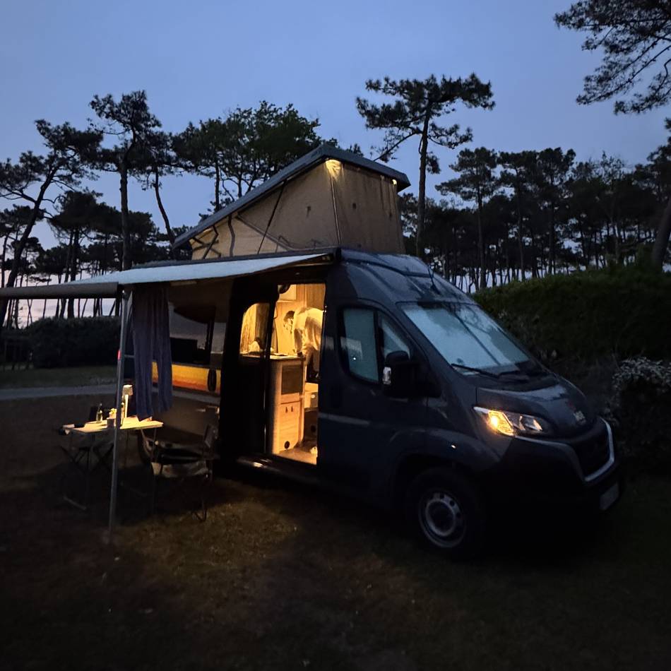 Ferienlektüre der Autorin Tina Herz: Campingchaos und Windelalarm