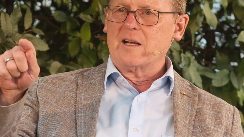 In Leverkusen trifft Kirche auf Politik: Ramelow plaudert bei Katholiken aus dem Nähkästchen