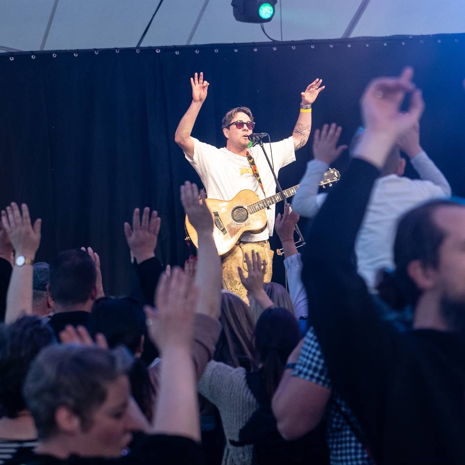 Erstes Konzert bei der Landesgartenschau in Neuss: „Wackelkontakt“ begeistert vor allem junges Publikum