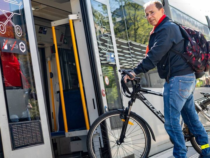 Mobilität in Düsseldorf: Berlin erlaubt es, Düsseldorf nicht – Streit um Radmitnahme