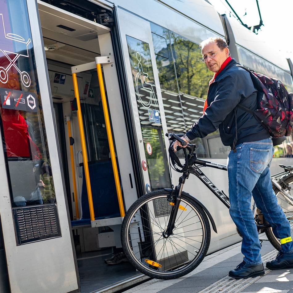 Mobilität in Düsseldorf: Berlin erlaubt es, Düsseldorf nicht – Streit um Radmitnahme