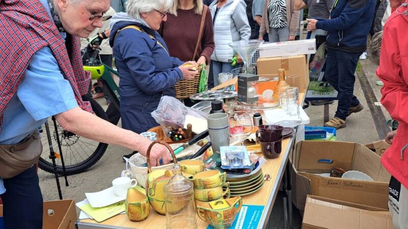 Nix kütt fott in Hückeswagen: Antiquitäten als Publikumsmagnet beim Tauschrausch