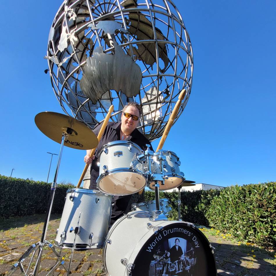 Weltschlagzeugertag auch in Rheinberg: Am 4.4. wird für mehr Menschlichkeit getrommelt