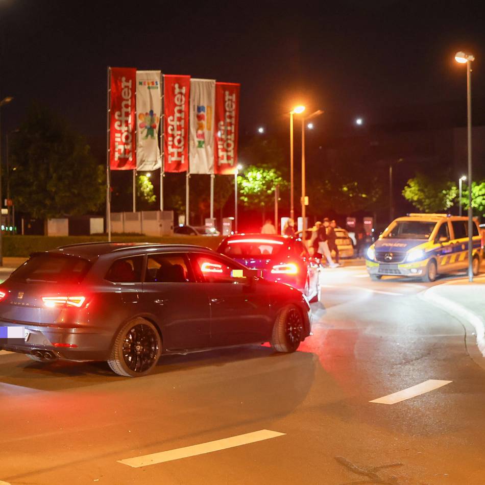 Treffen auf Möbelhaus-Parkplatz: Polizei rückte wegen Tunern nach Neuss aus