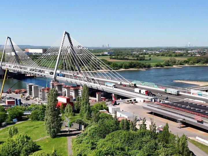 Autobahnbau bei Leverkusen: Stahlkolosse für zweite Brückenhälfte sind da