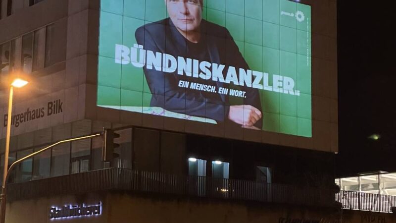 Wahlkampf-Aktion in Düsseldorf: Habeck-Projektion an Stadtteilzentrum in Bilk – Teures Nachspiel für die Grünen?