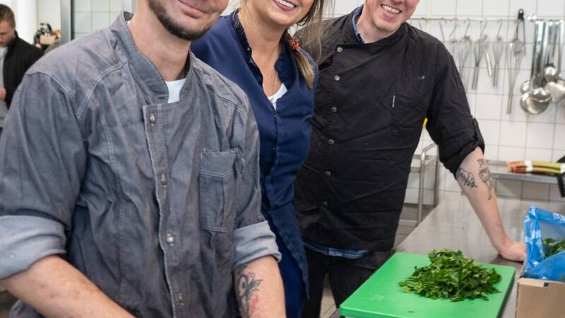 Soziales Projekt in Düsseldorf: Ehemalige Obdachlose kochen im Sozialministerium – „Das Selbstwert-Gefühl ist so viel größer geworden“