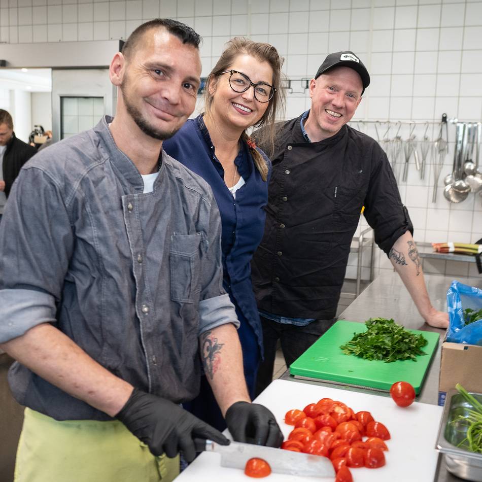 Soziales Projekt in Düsseldorf: Ehemalige Obdachlose kochen im Sozialministerium – „Das Selbstwert-Gefühl ist so viel größer geworden“