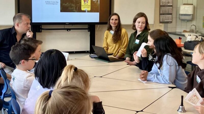 Verkehrssituation Vinhovenschule Neersen: Kinderparlament macht Lösungsvorschläge