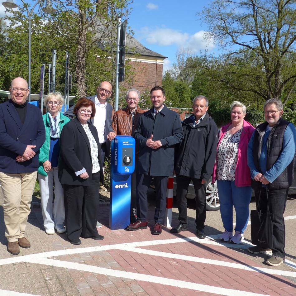 Neue E-Ladesäule in Rheinberg: Barrierefrei Strom tanken am Kattewall