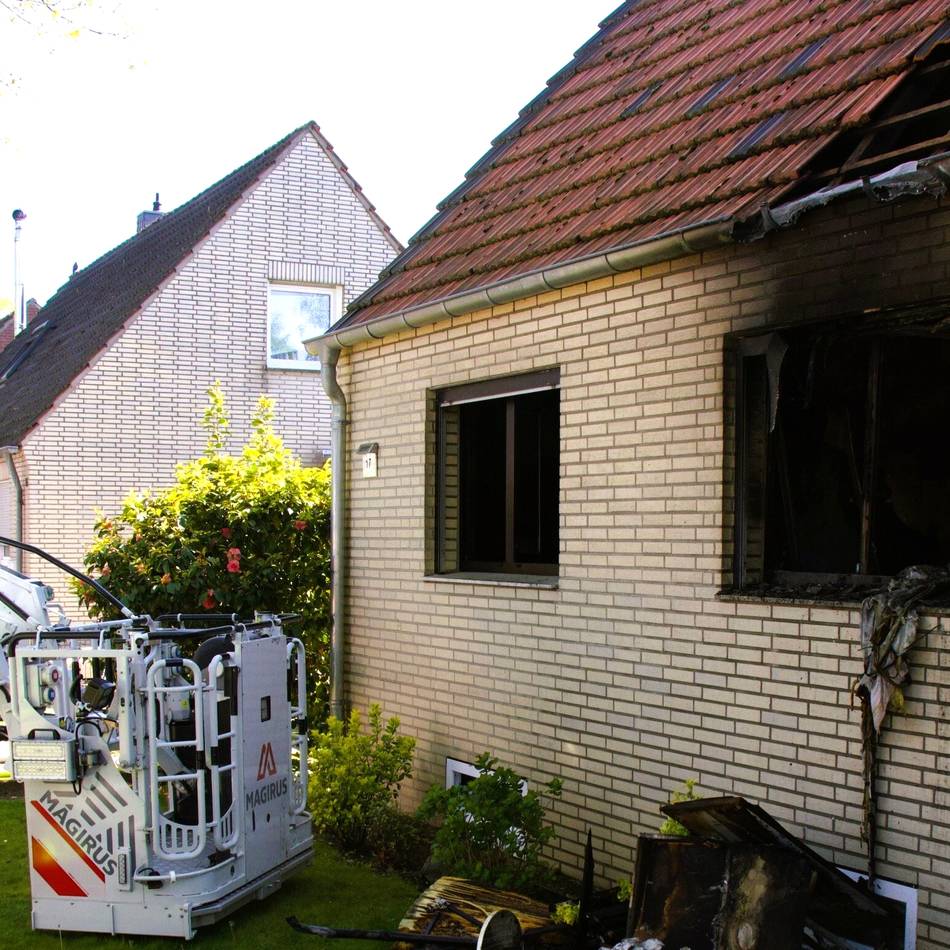 Brand am Krummer Weg in Süchteln: Haus ausgebrannt – Feuer breitete sich blitzschnell aus