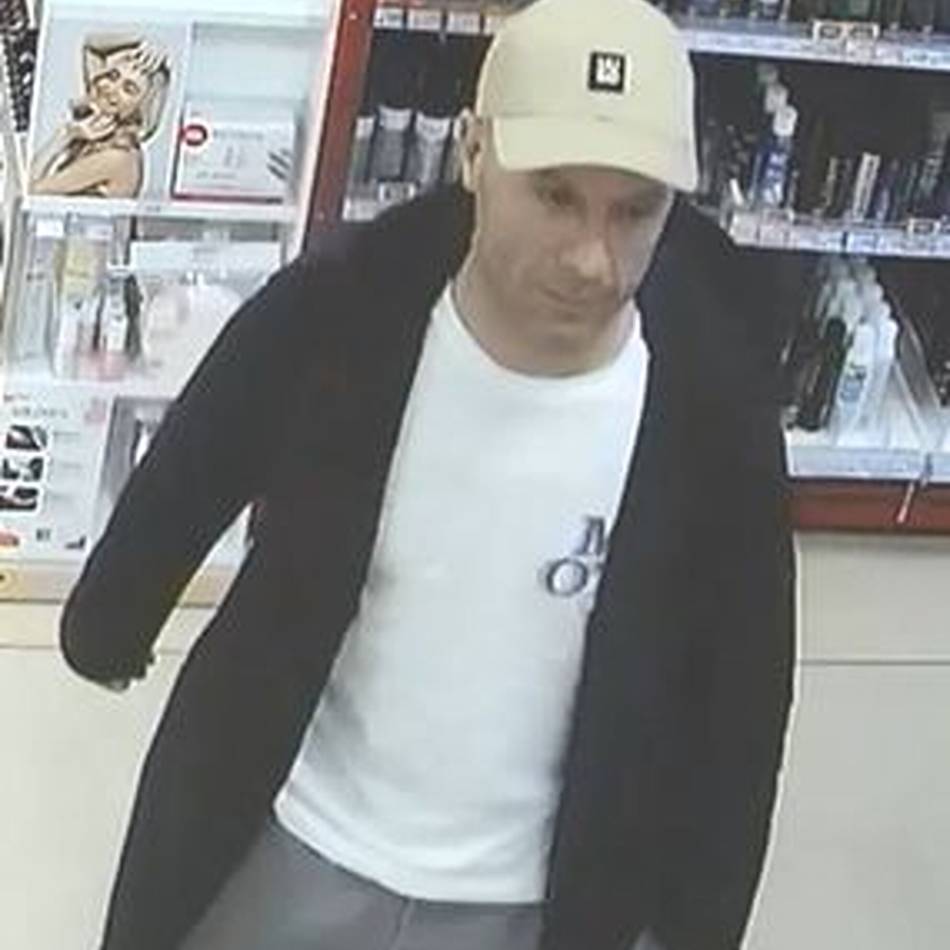 Drogeriemarkt in Straelen: Mann stiehlt Cremes und Zahnbürsten im Wert von über 1000 Euro bei Rossmann