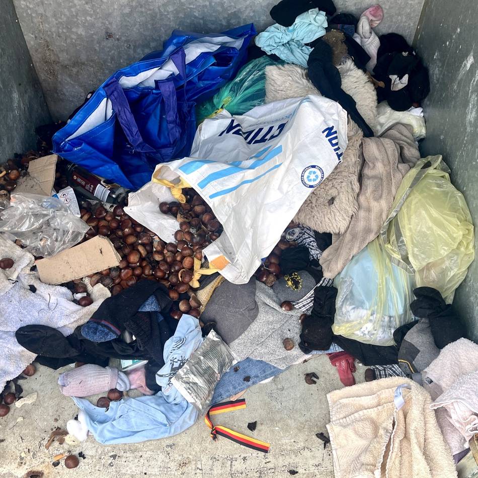 Fehlbefüllungen an der Gathstraße in Rheinberg: Altkleidercontainer in Wallach wird abgebaut