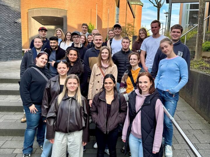 Stadtverwaltug Wermelskirchen: Azubis lernen Wermelskirchen bei Stadtführung kennen