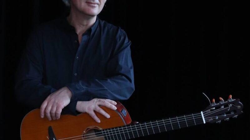 Gitarrenkonzert im Hückeswagener Haus Zach: Uwe Sandfort kommt mit Soloprogramm „Acoustic Roots“ ins Island