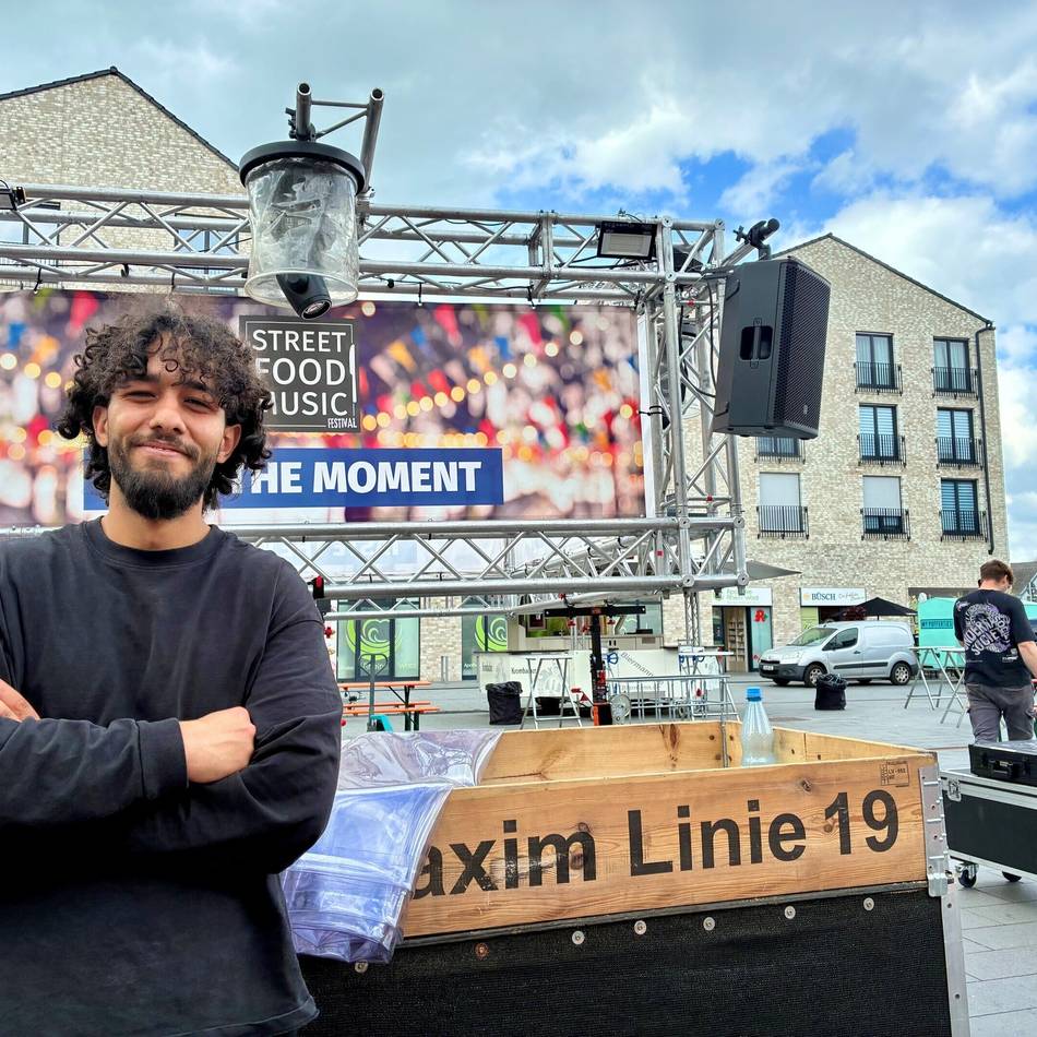 Kulinarische Party in Emmerich: Von Tacos bis Poffertjes – Foodtrucks erobern den Neumarkt