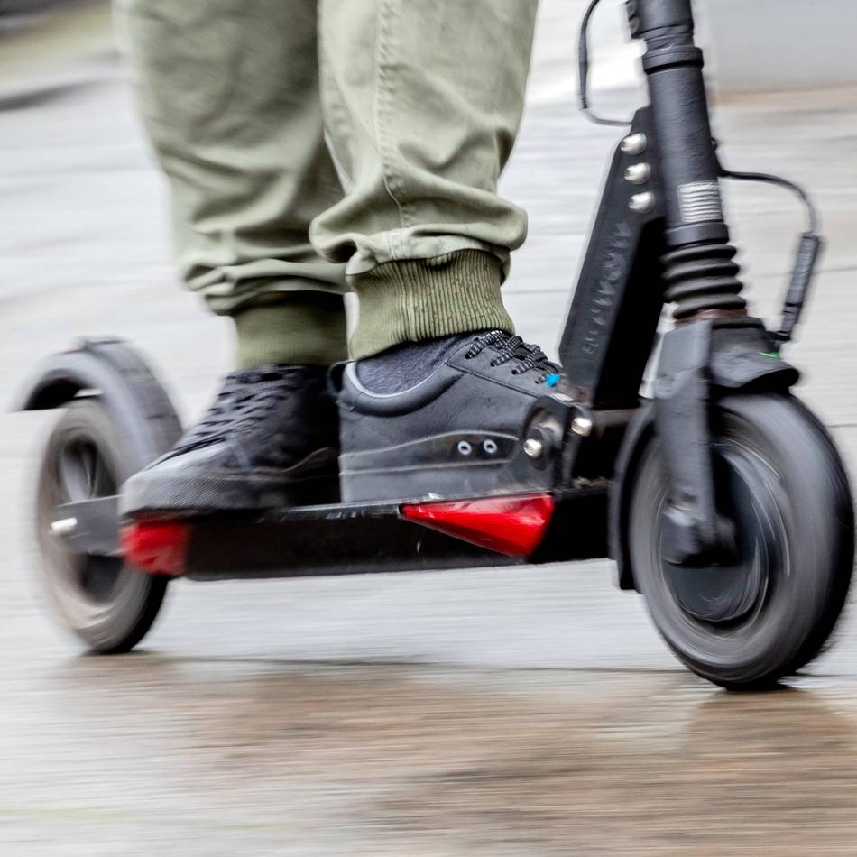 Verkehrskontrolle in Wermelskirchen: Polizei stoppt Zwölfjährigen auf illegalem Scooter