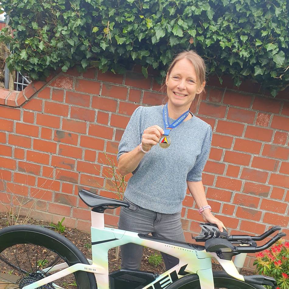 Deutsche Meisterin über die Mitteldistanz: Carina Hubbert gewinnt Gold bei der Duathlon-DM