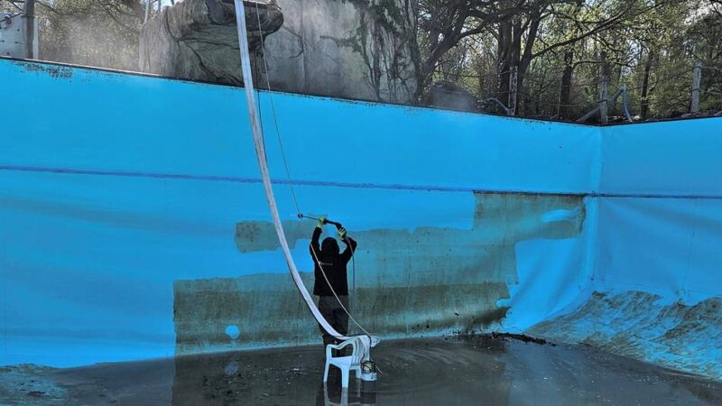 Naturfreibad Mettmann: Alte Beckenfolie wird zur Herausforderung für das Bad-Team