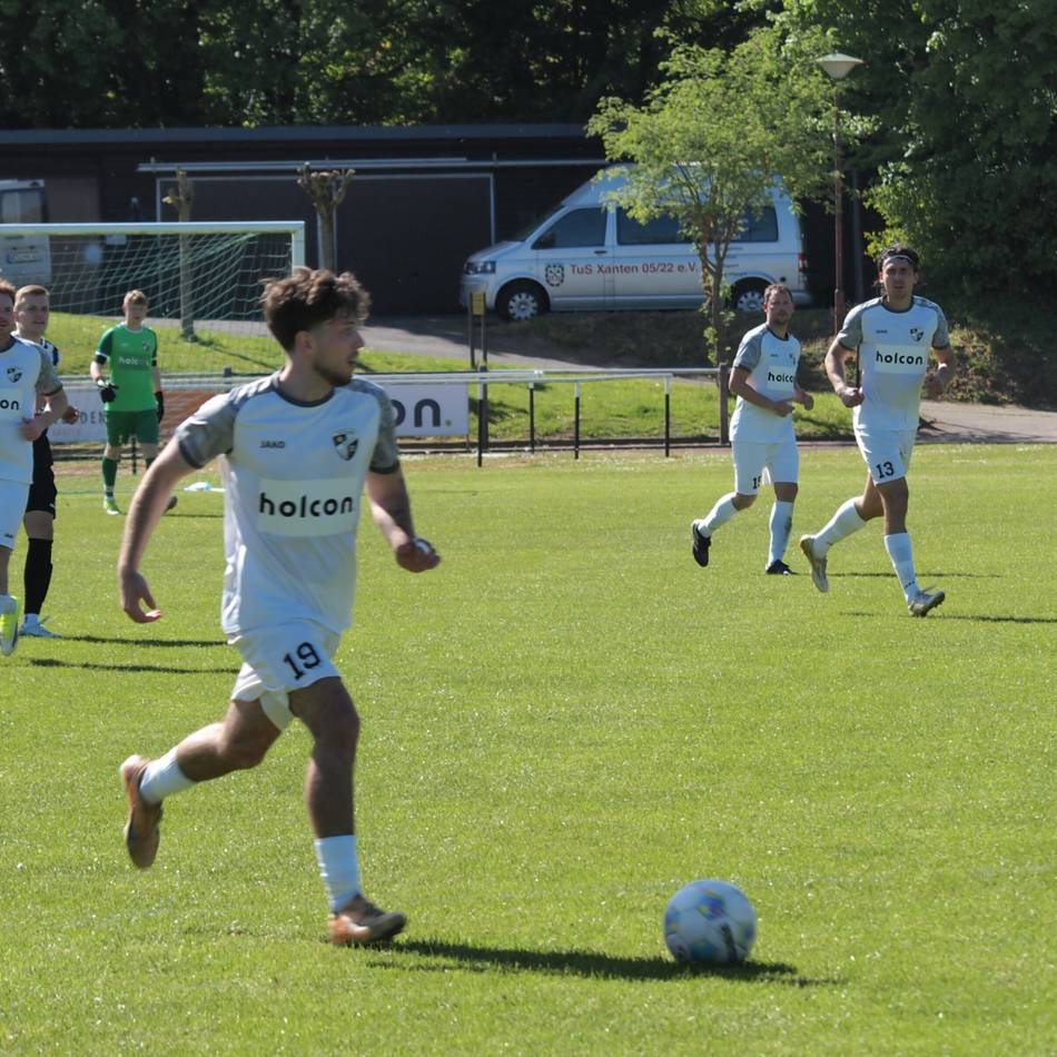 Erst 0:3, dann 3:3: Drama in Xanten mit drei Platzverweisen