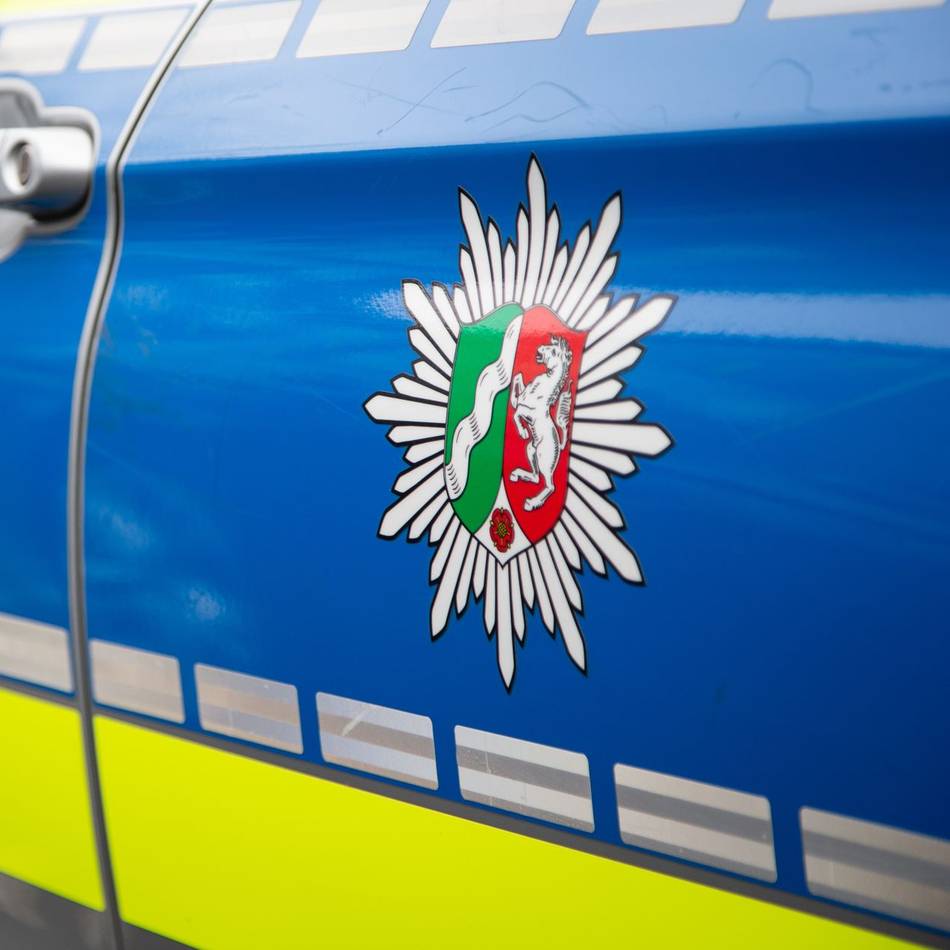 Verdächtiger ermittelt: Beamter schreibt Knöllchen in Remscheid – Fahrer fährt ihn mit Vollgas an