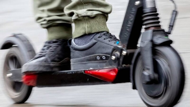 Einsatz nach Unfall: Polizei nimmt betrunkenen E-Scooter-Fahrer in Hilden fest
