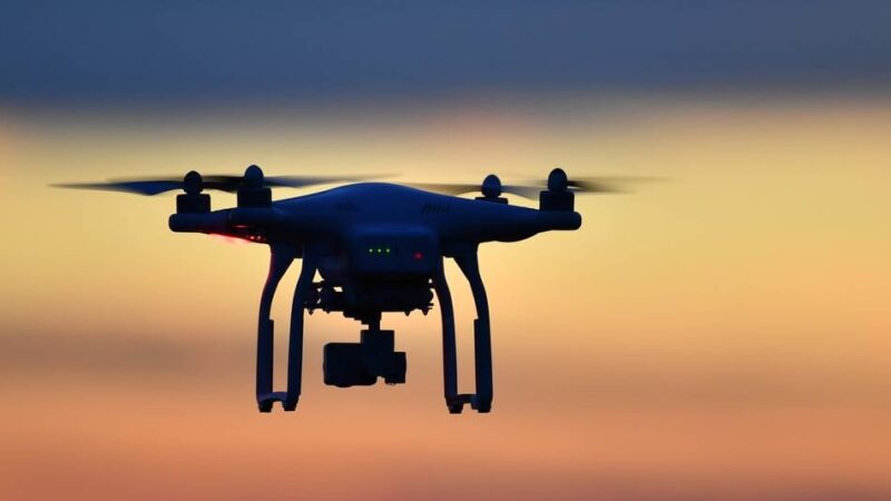 Nacht von Dienstag auf Mittwoch: Drohne fliegt nachts über Düsseldorf – und sucht nach Lecks