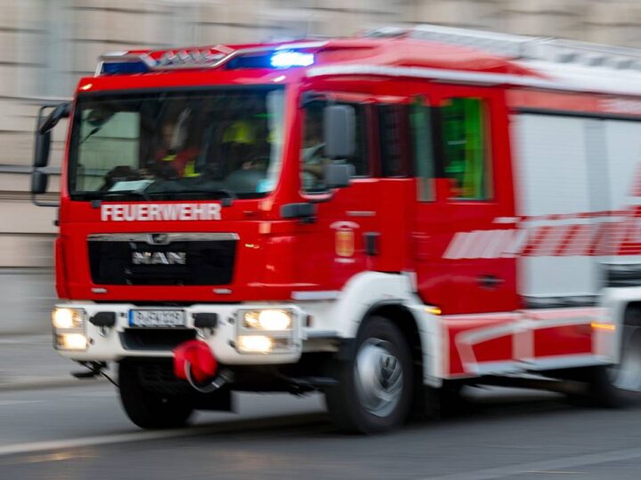 Feuerwehreinsatz in der Nacht: Dachstuhlbrand in Dülken