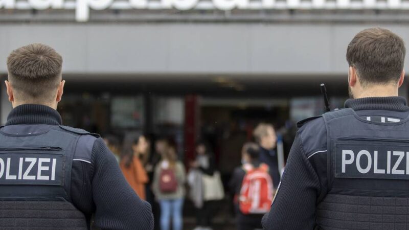 Kontrolle der Bundespolizei: 15-Jähriger mit Machete im Rucksack in U-Bahnstation erwischt