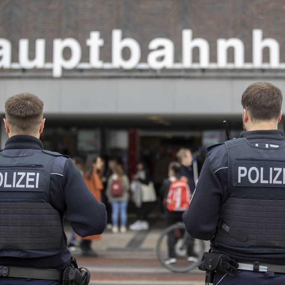 Kontrolle der Bundespolizei: 15-Jähriger mit Machete im Rucksack in U-Bahnstation erwischt
